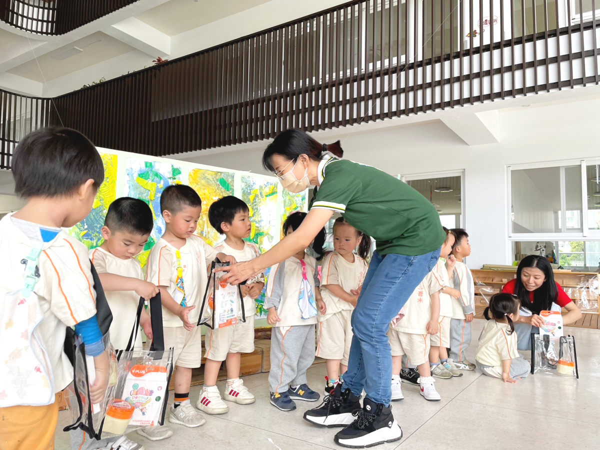 兒兒 (1) 兒兒 (1)